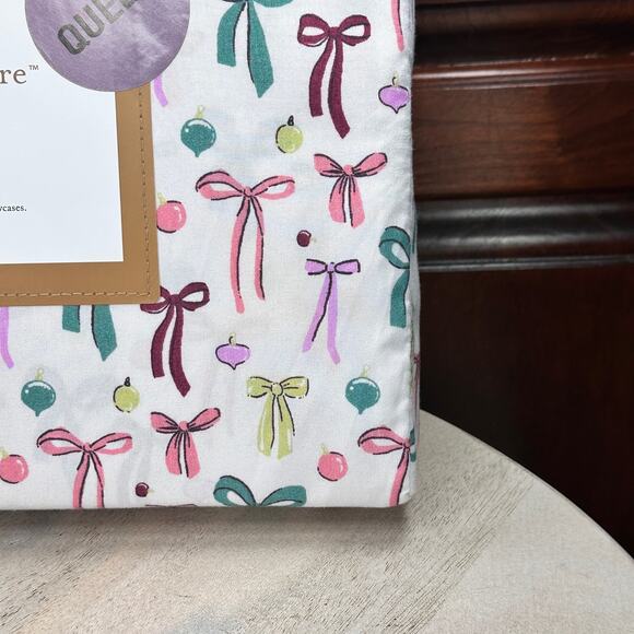 Cupcakes and Cashmere Queen Sheet Set Christmas Bows Ornaments Holiday NEW - Picture 3 of 8